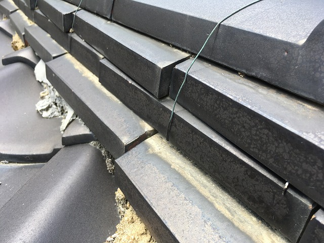 瓦のズレに要注意